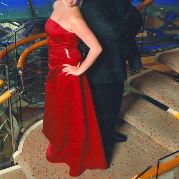 Poshmarking my Prom Dress. - Picture 4 of 6